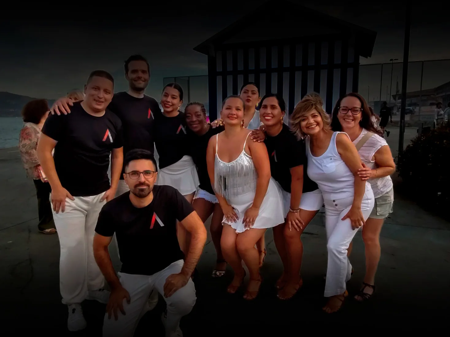 Grupo de Club Estrella actuando